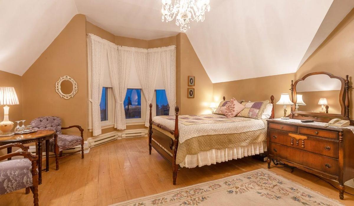 St. Martins Country Inn & Vaughan'S Restaurant Екстер'єр фото