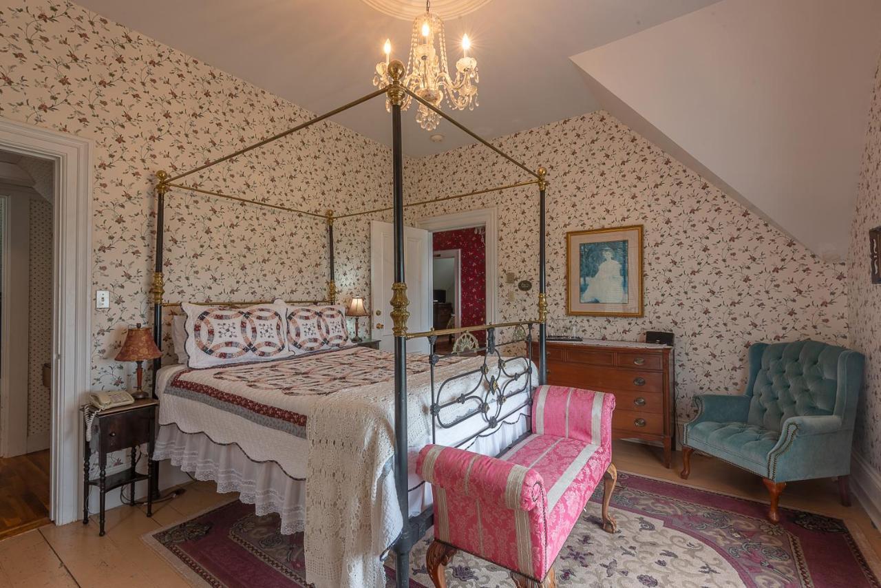 St. Martins Country Inn & Vaughan'S Restaurant Екстер'єр фото