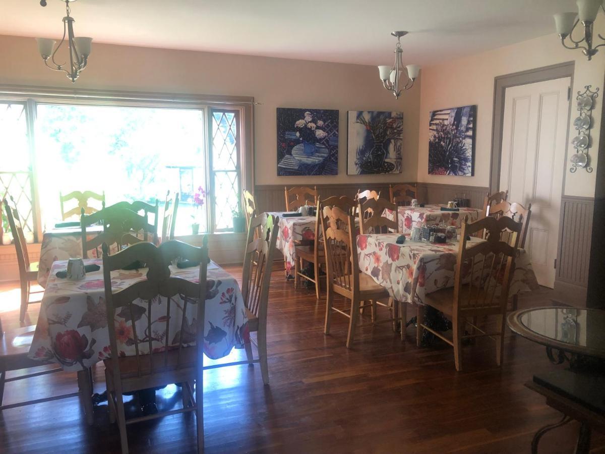 St. Martins Country Inn & Vaughan'S Restaurant Екстер'єр фото
